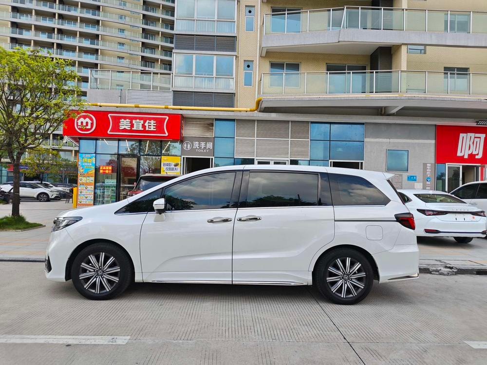 Honda Odyssey 2024 — фото автомобиля 1