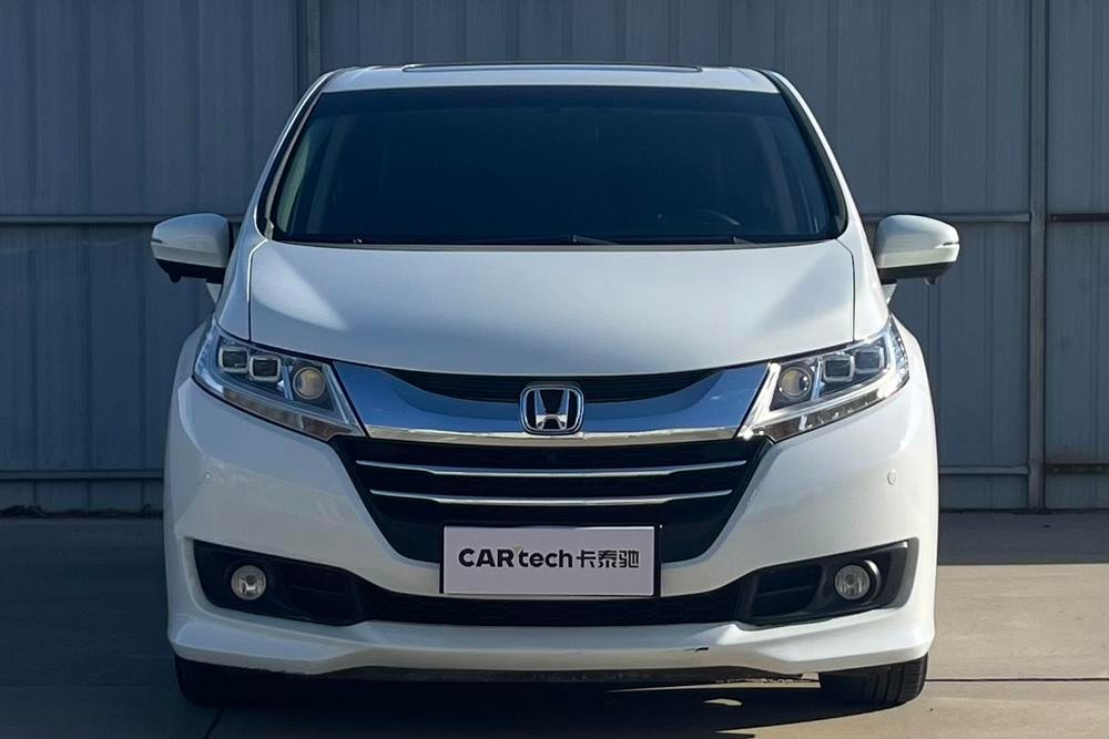Honda Odyssey 2015 — фото автомобиля 1