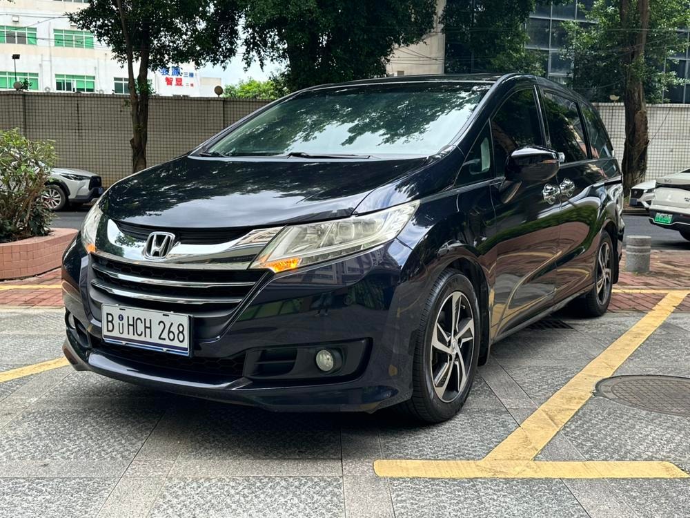 Honda Odyssey 2017 — фото автомобиля 1