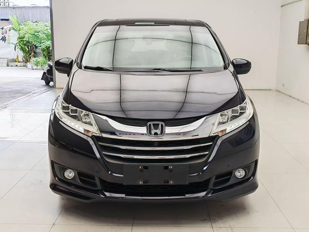 Honda Odyssey 2015 — фото автомобиля 1