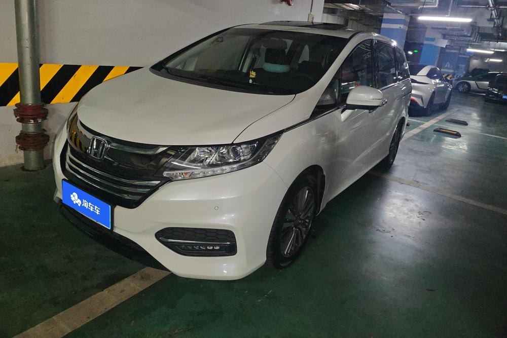 Honda Odyssey 2018 — фото автомобиля 1
