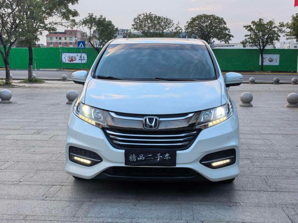Honda Odyssey 2018 — фото автомобиля 1