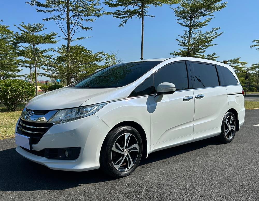 Honda Odyssey 2015 — фото автомобиля 1