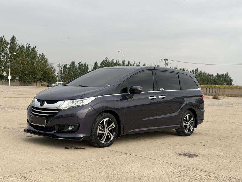 Honda Odyssey 2015 — фото автомобиля