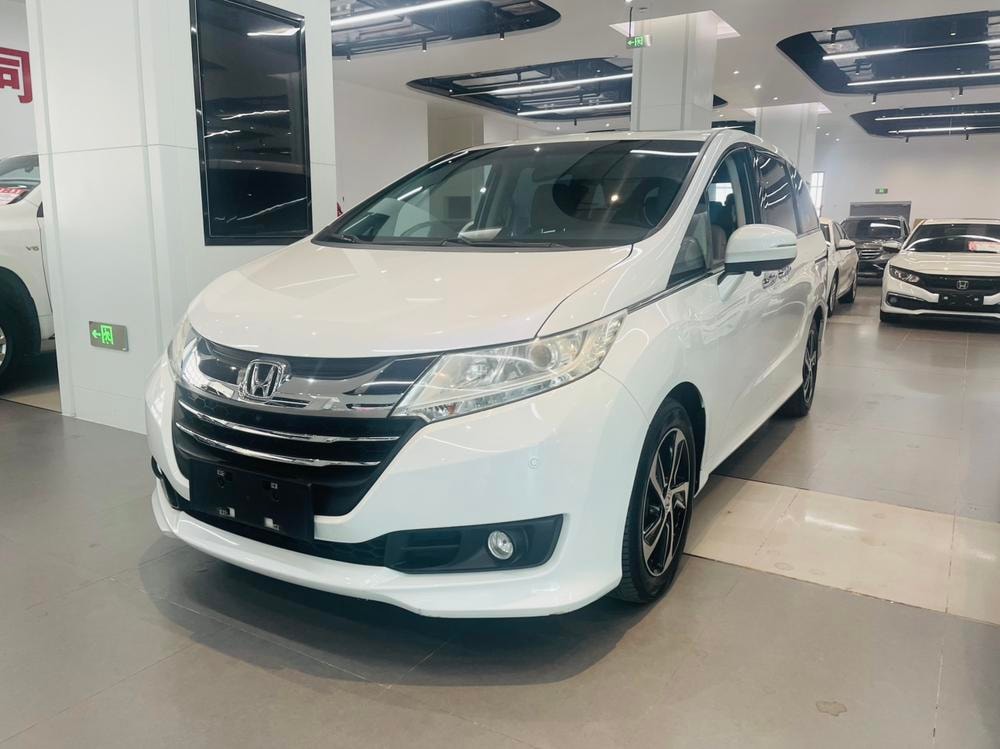 Honda Odyssey 2017 — фото автомобиля 1