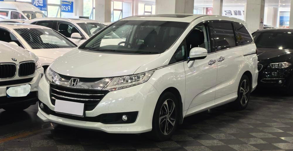 Honda Odyssey 2017 — фото автомобиля 1