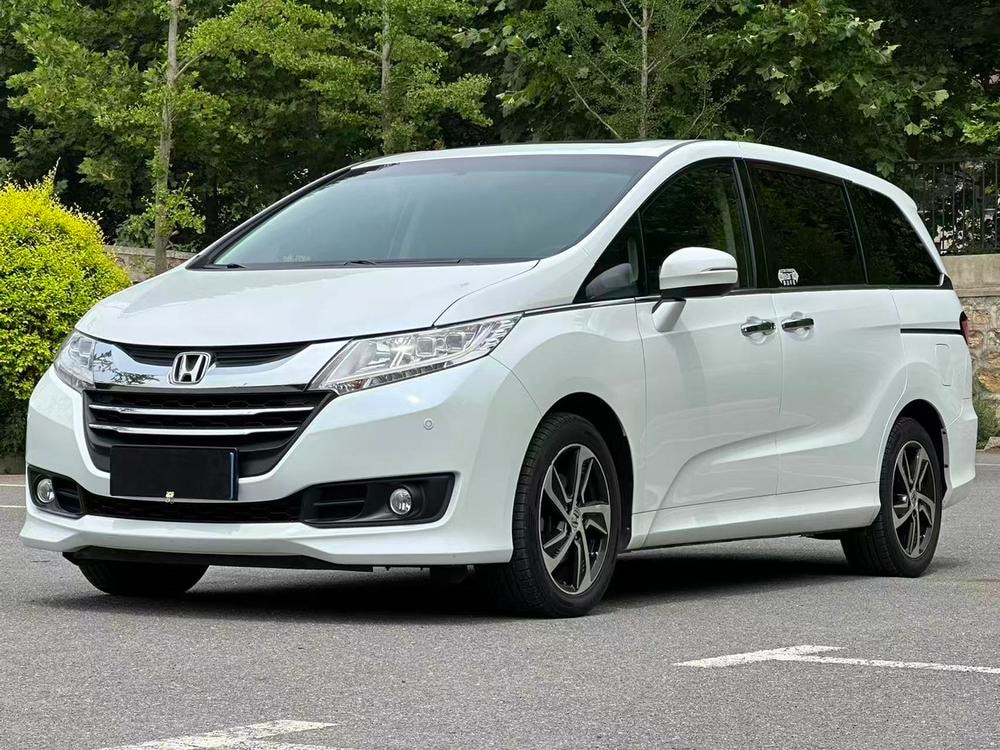 Honda Odyssey 2017 — фото автомобиля 1