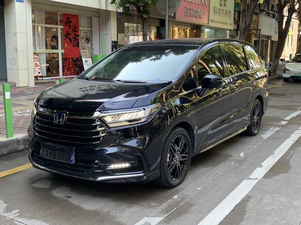 Honda Odyssey 2022 — фото автомобиля 1
