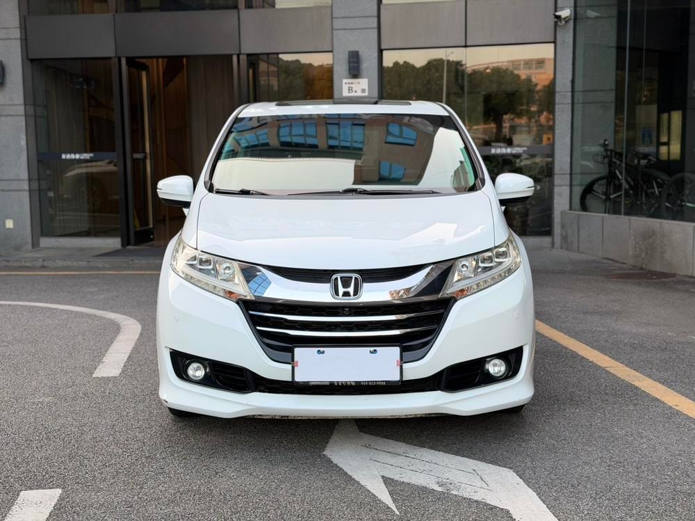 Honda Odyssey 2015 — фото автомобиля 1