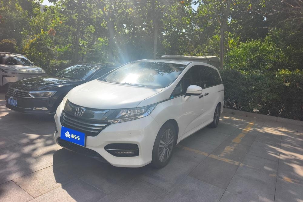 Honda Odyssey 2018 — фото автомобиля