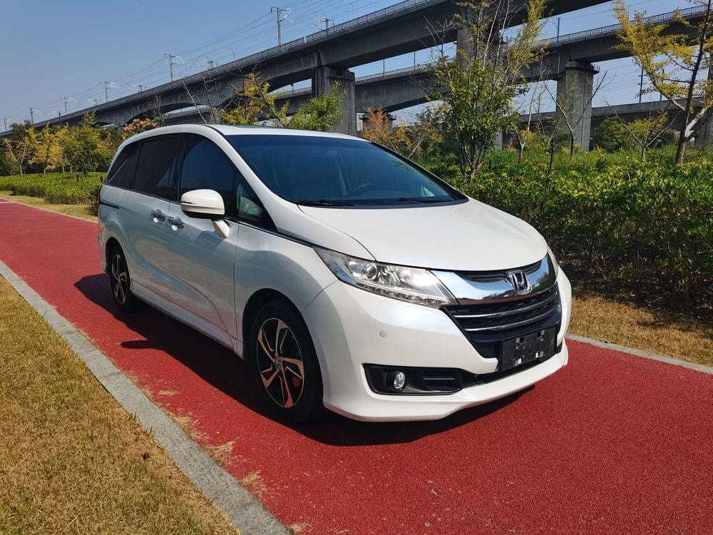 Honda Odyssey 2017 — фото автомобиля