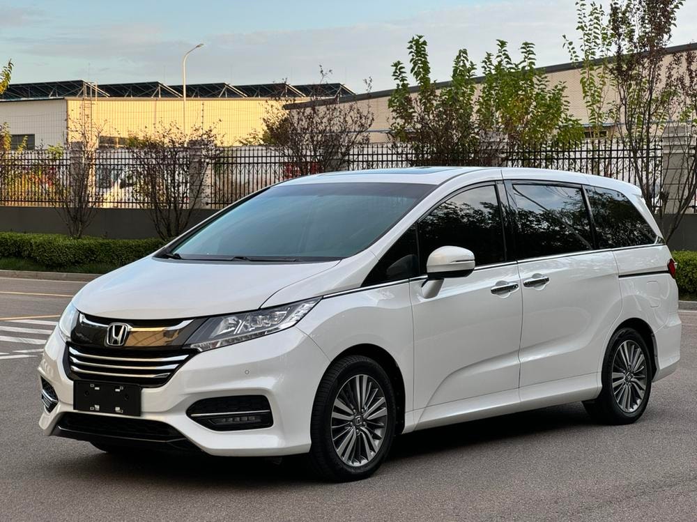 Honda Odyssey 2018 — фото автомобиля