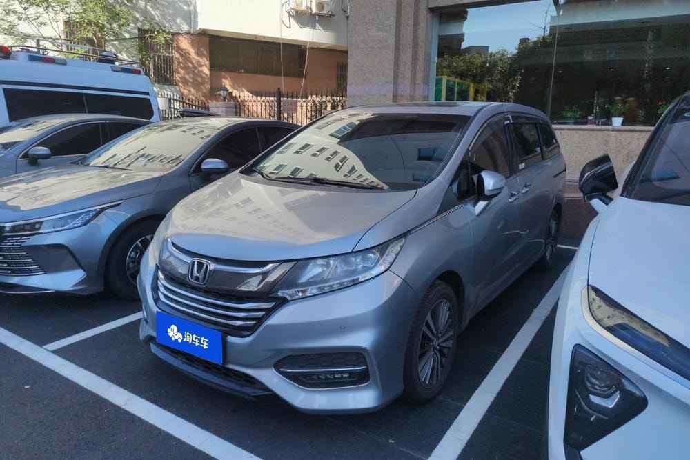 Honda Odyssey 2018 — фото автомобиля