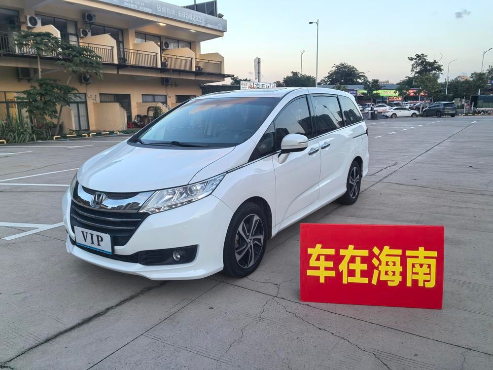 Honda Odyssey 2015 — фото автомобиля