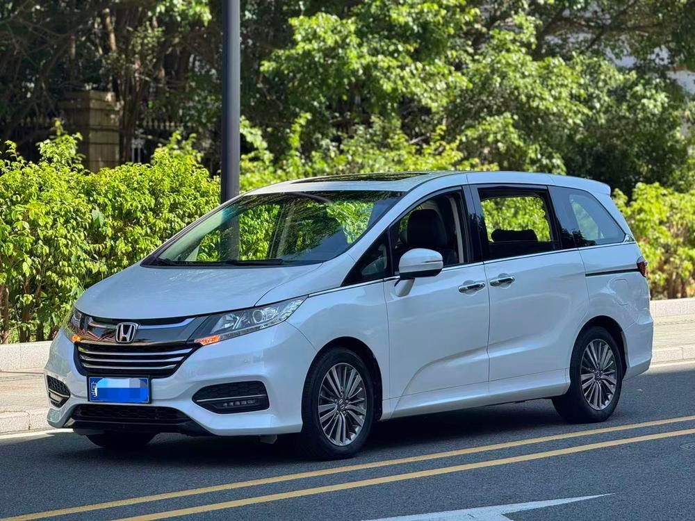 Honda Odyssey 2018 — фото автомобиля