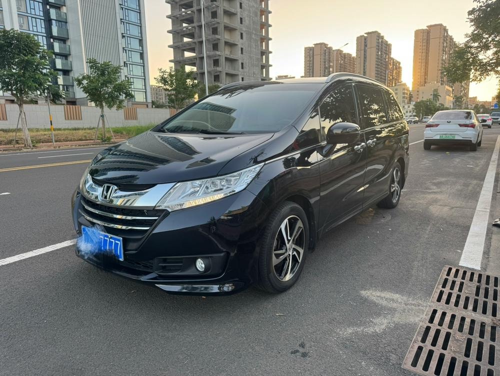 Honda Odyssey 2015 — фото автомобиля