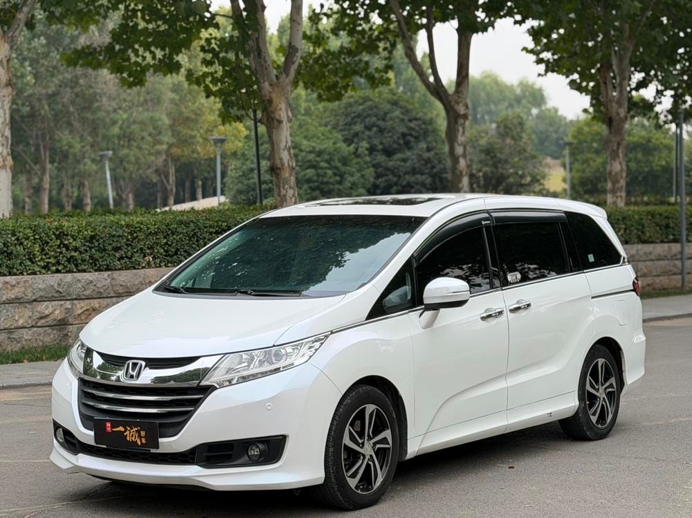 Honda Odyssey 2015 — фото автомобиля