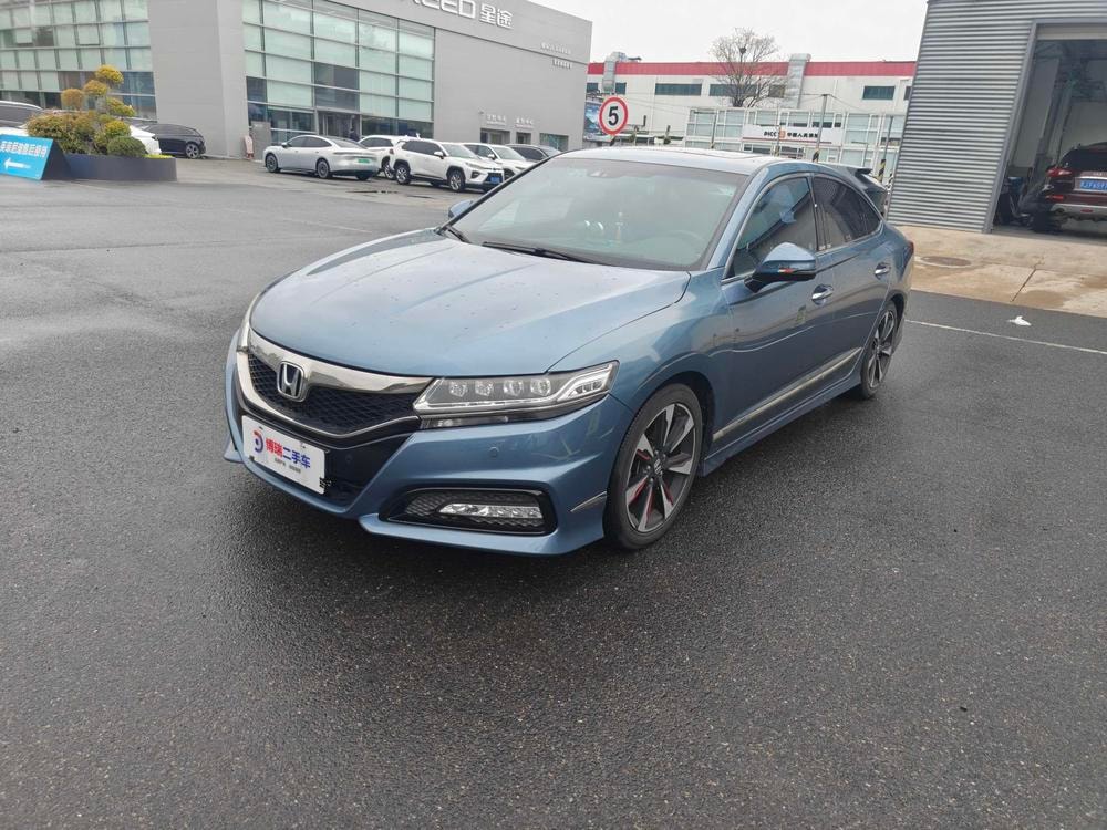 Honda Spirior 2015 — фото автомобиля