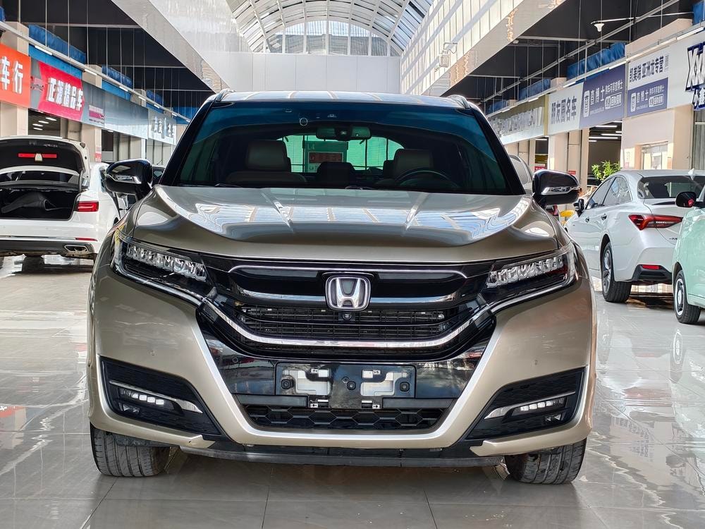 Honda UR-V 2017 — фото автомобиля 1