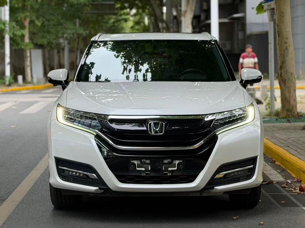 Honda UR-V 2017 — фото автомобиля 1