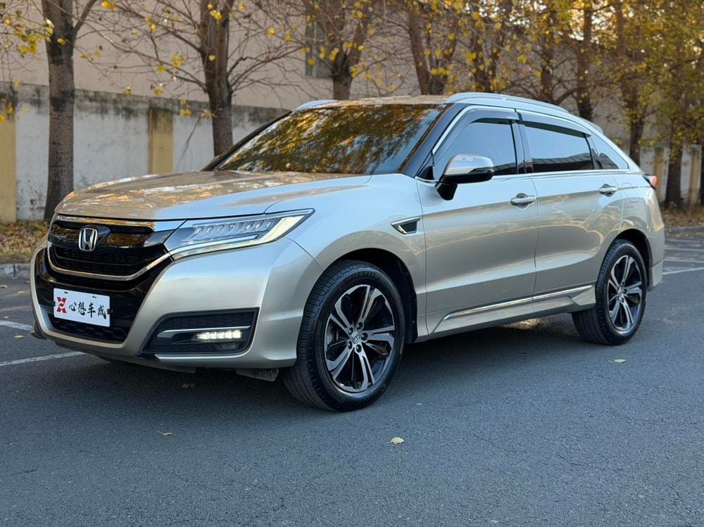 Honda UR-V 2017 — фото автомобиля