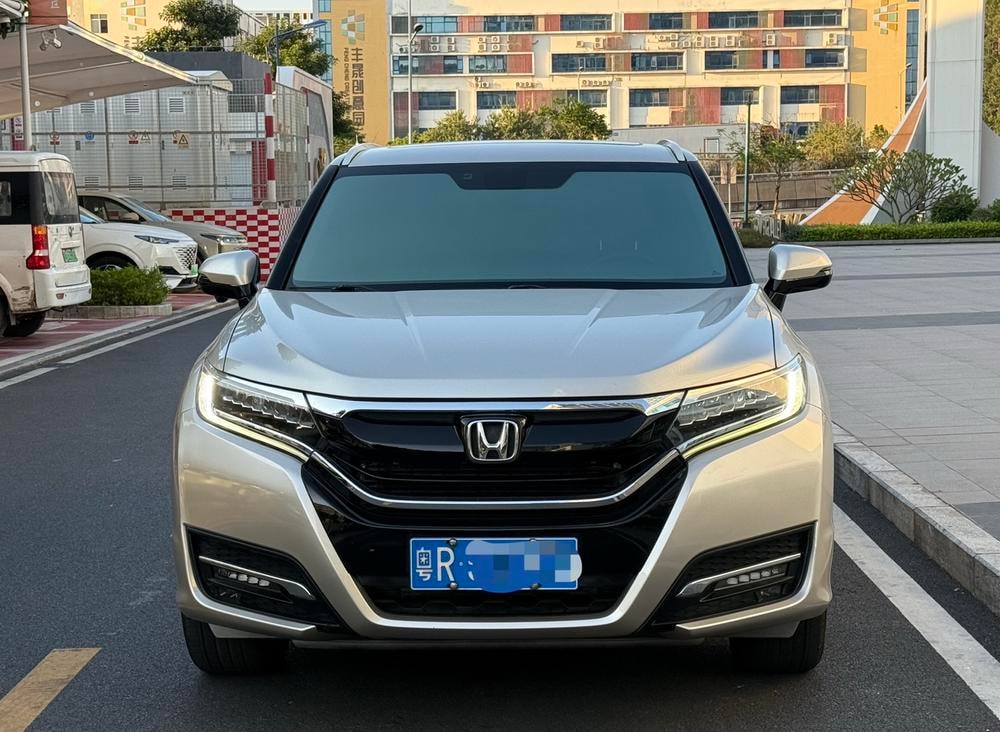 Honda UR-V 2017 — фото автомобиля
