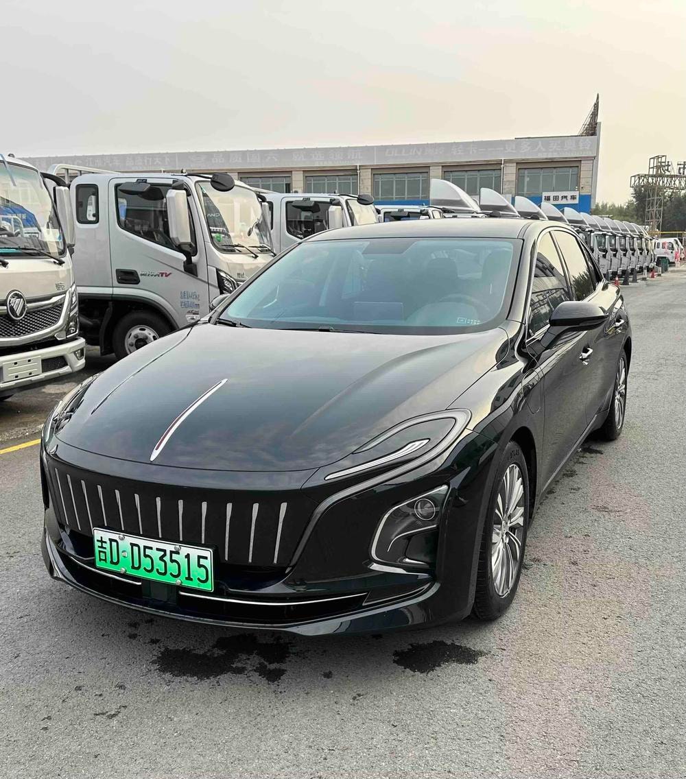 Hongqi E-QM5 2024 — фото автомобиля 1