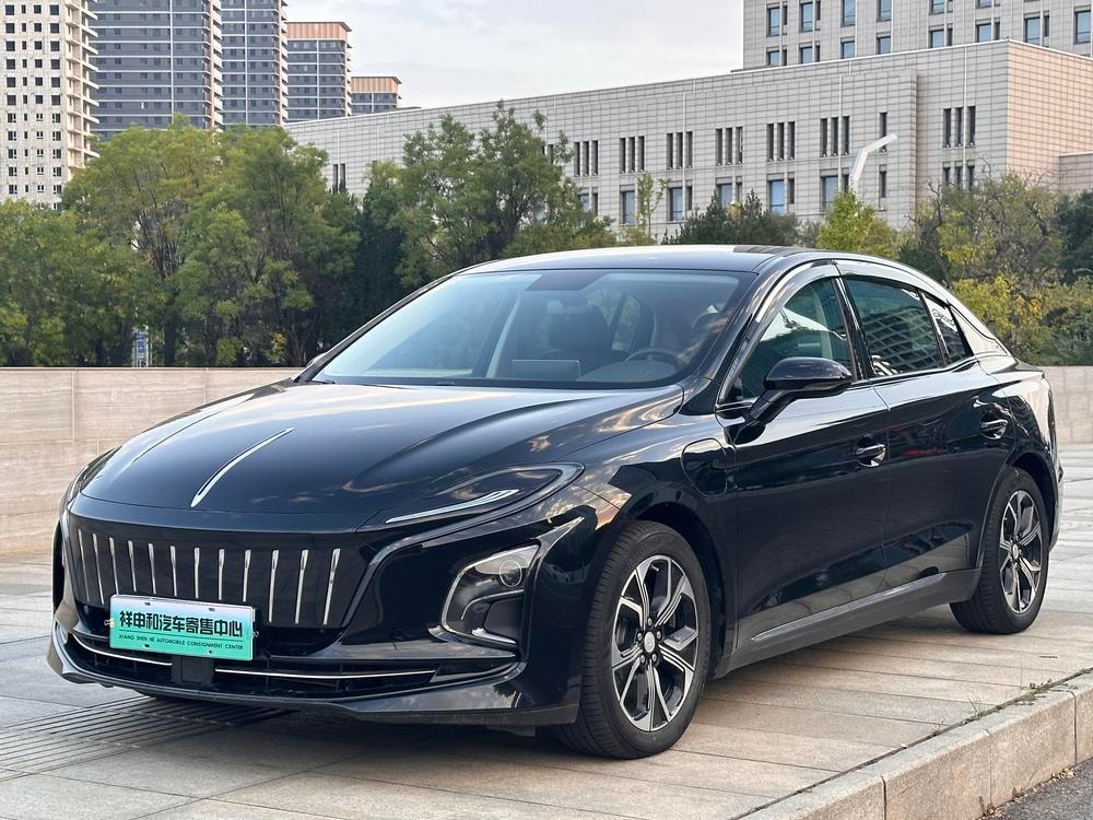 Hongqi E-QM5 2024 — фото автомобиля 1