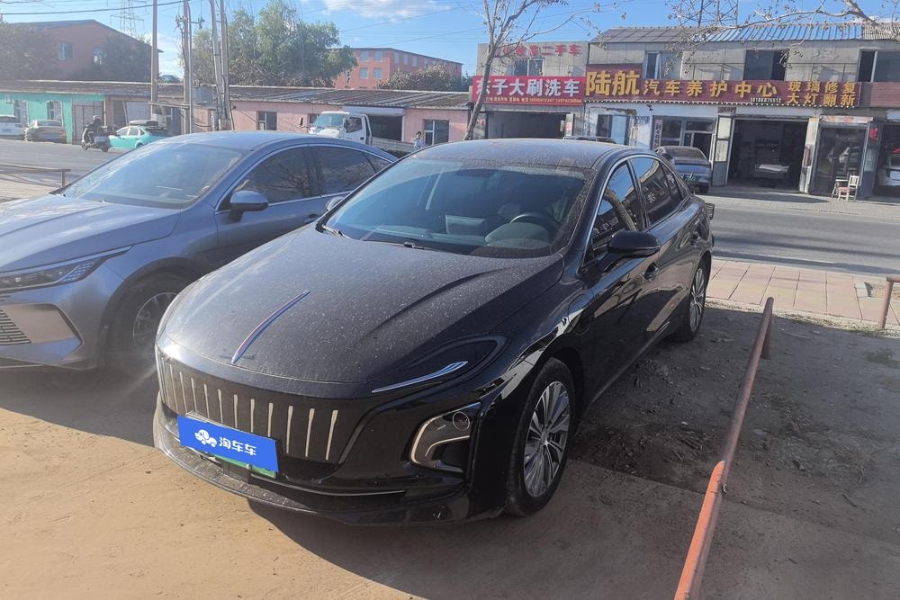 Hongqi E-QM5 2023 — фото автомобиля 1