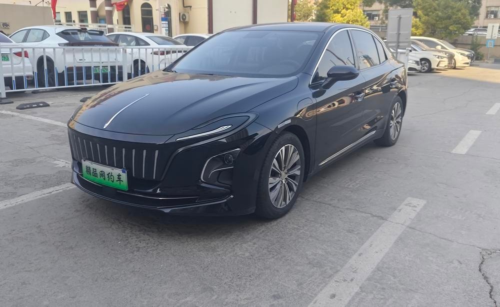 Hongqi E-QM5 2024 — фото автомобиля