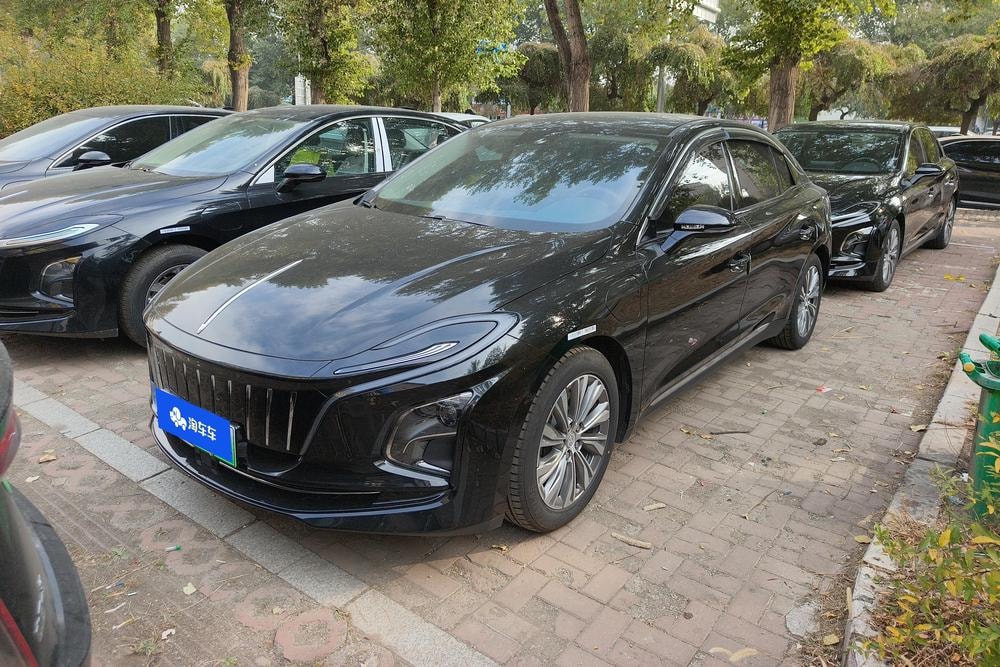Hongqi E-QM5 2024 — фото автомобиля