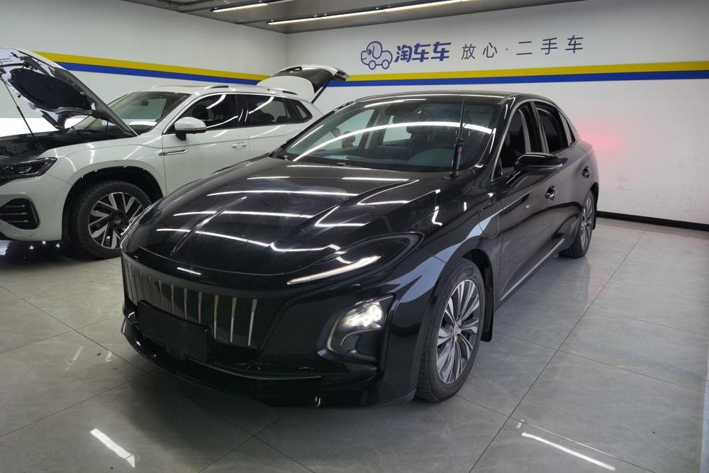 Hongqi E-QM5 2024 — фото автомобиля
