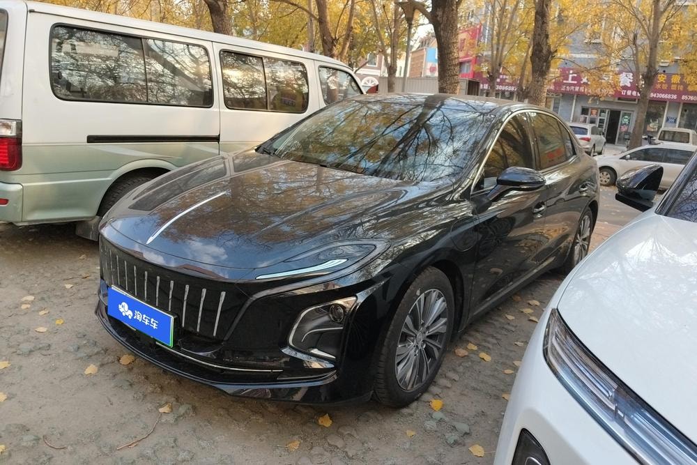 Hongqi E-QM5 2024 — фото автомобиля