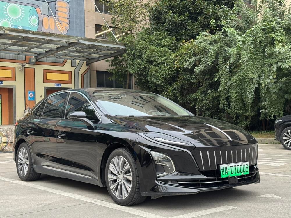 Hongqi E-QM5 2023 — фото автомобиля