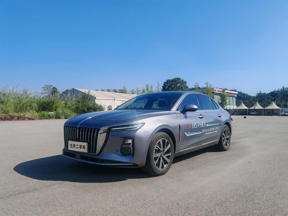 Hongqi H5 PHEV 2025 — фото автомобиля 1