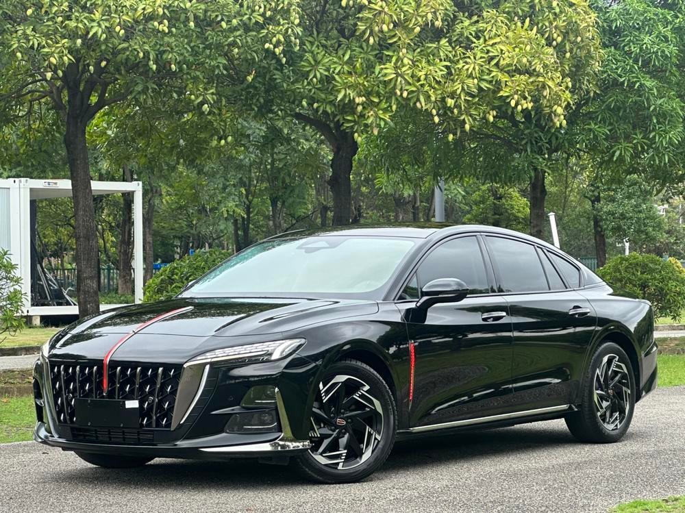 Hongqi H6 2023 — фото автомобиля 1
