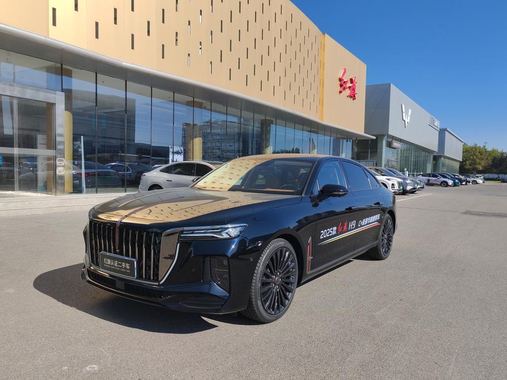 Hongqi H9 2025 — фото автомобиля 1