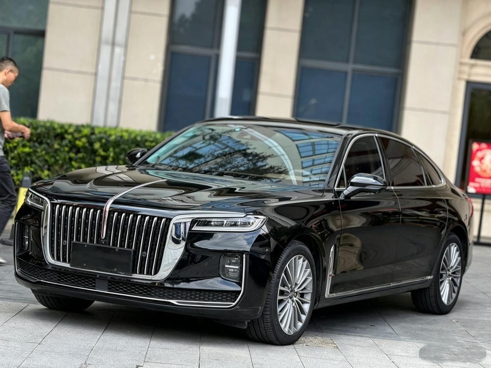 Hongqi H9 2022 — фото автомобиля 1