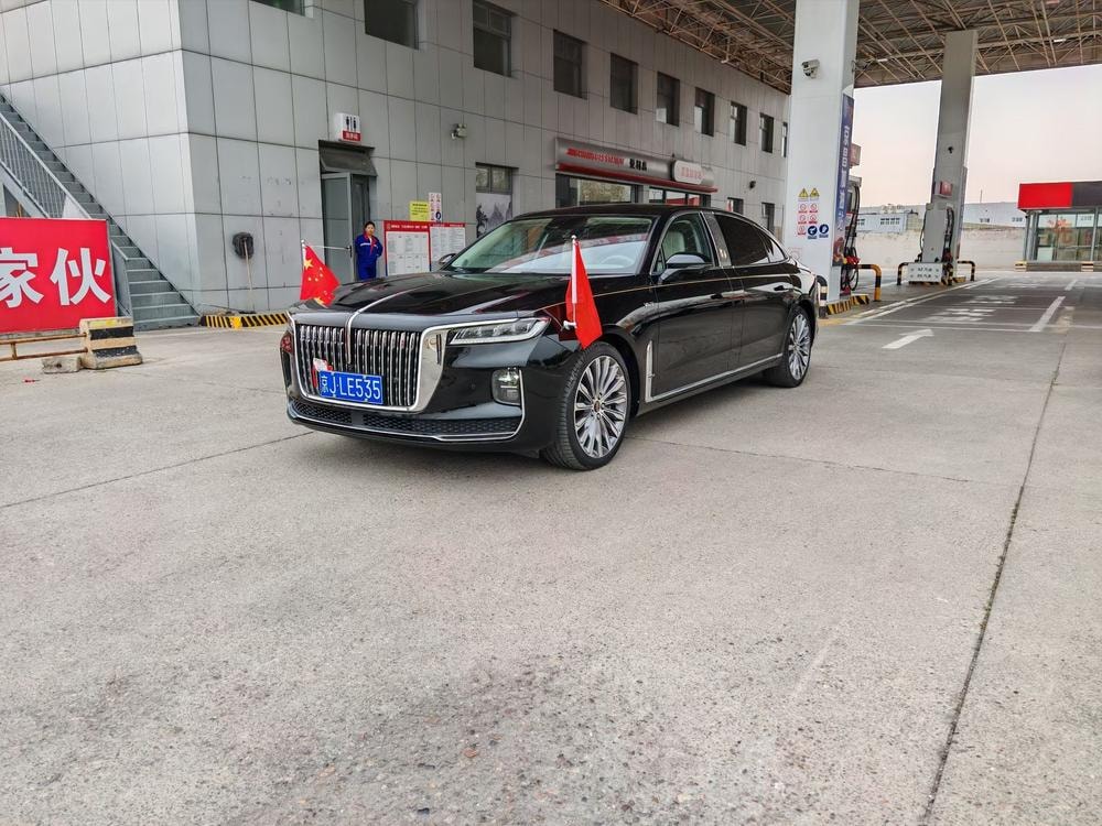 Hongqi H9 2022 — фото автомобиля 1