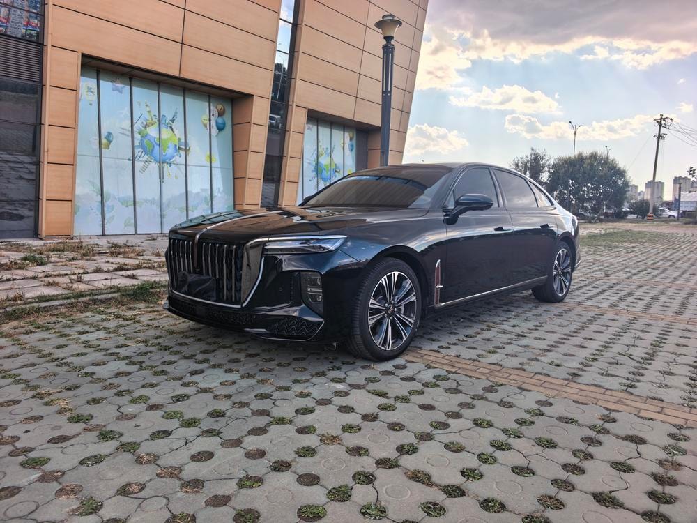 Hongqi H9 2024 — фото автомобиля