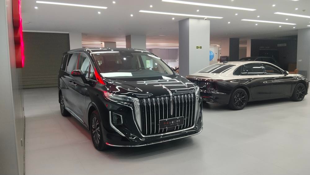 Hongqi HQ9 PHEV 2024 — фото автомобиля