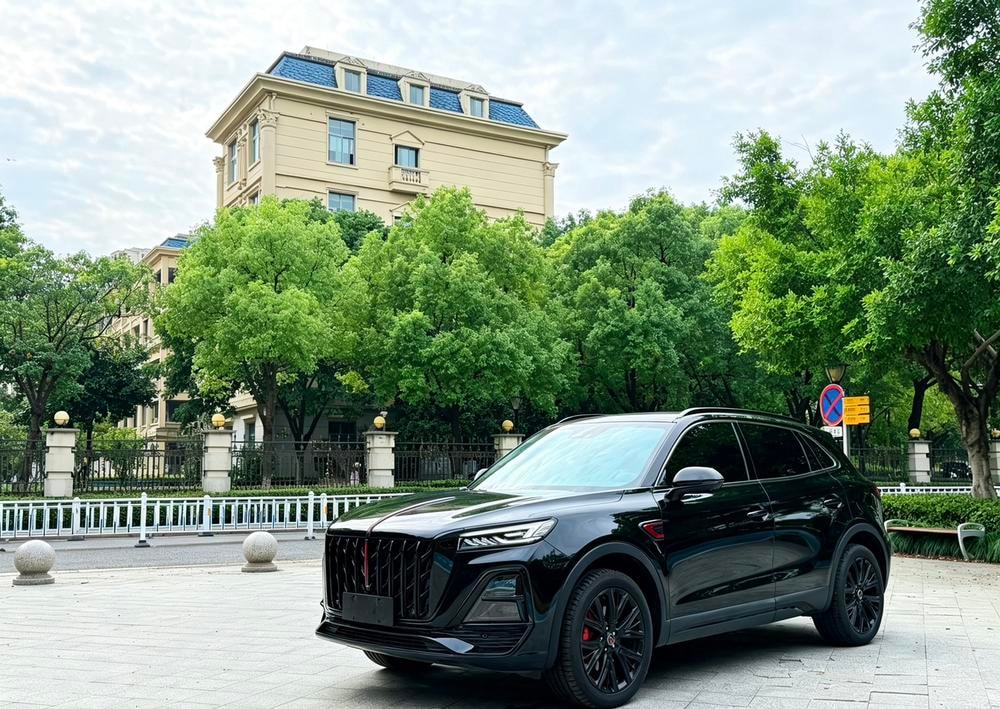 Hongqi HS5 2025 — фото автомобиля
