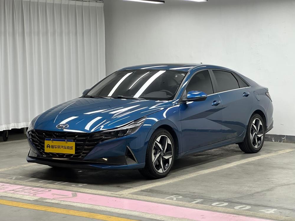 Hyundai Elantra 2022 — фото автомобиля 1