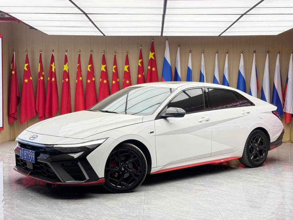 Hyundai Elantra 2023 — фото автомобиля 1