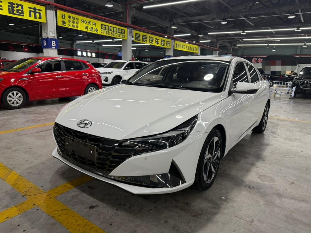 Hyundai Elantra 2022 — фото автомобиля 1