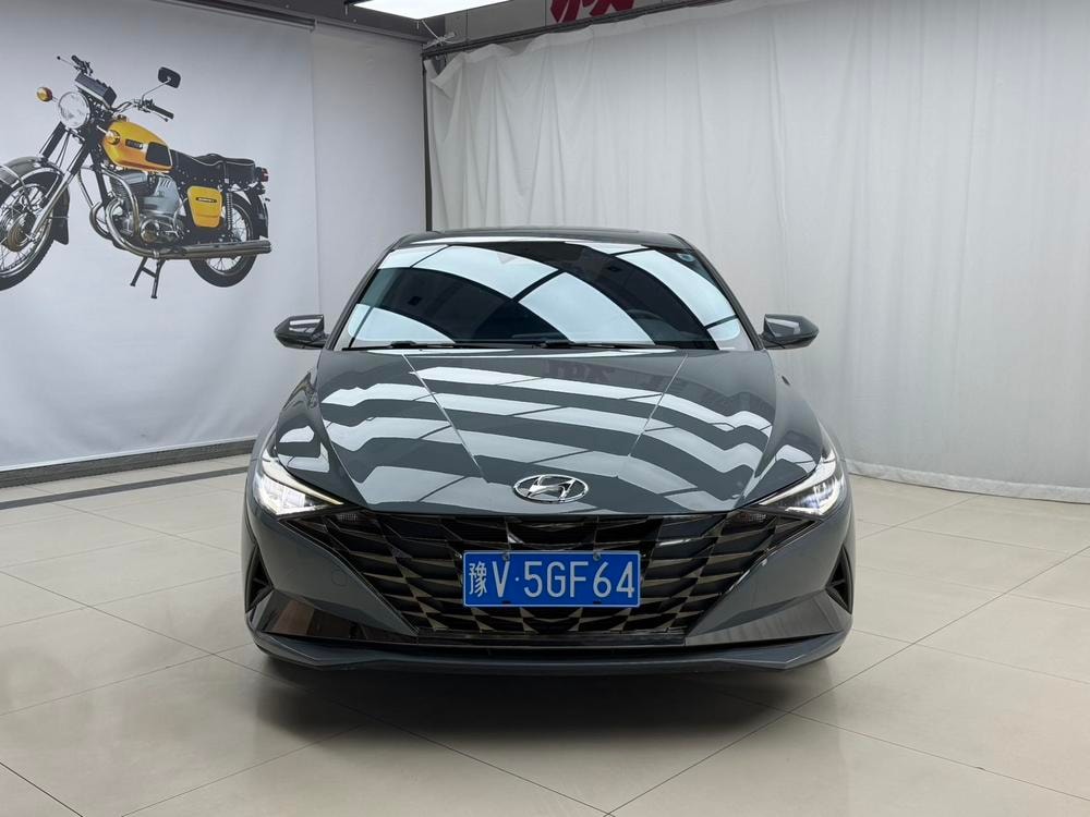 Hyundai Elantra 2022 — фото автомобиля 1