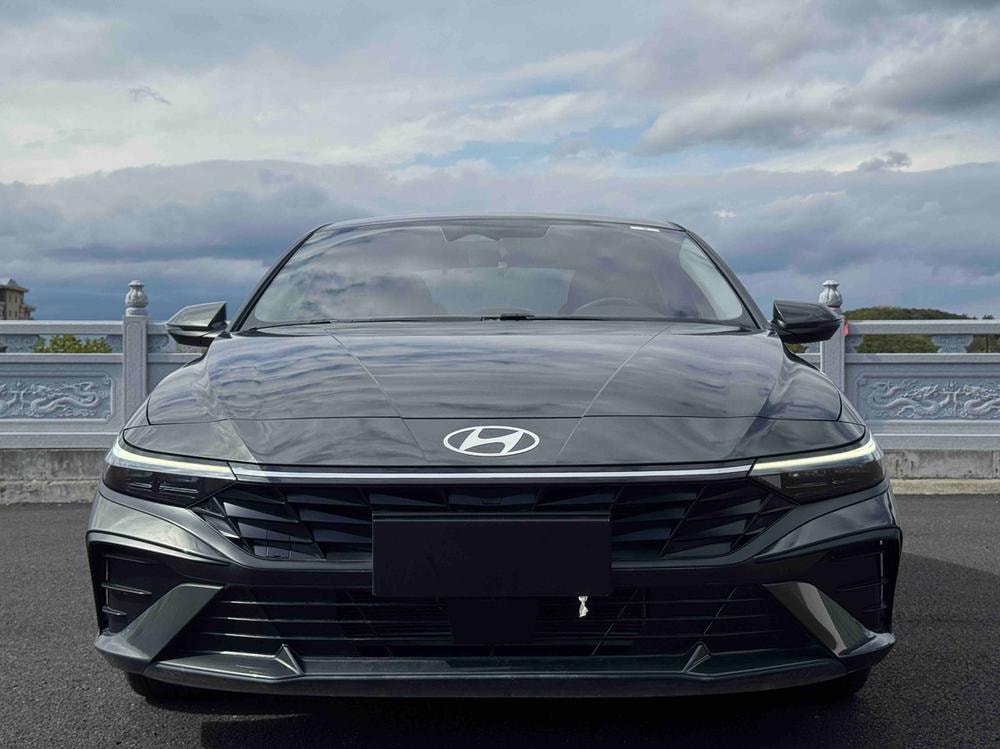 Hyundai Elantra 2023 — фото автомобиля