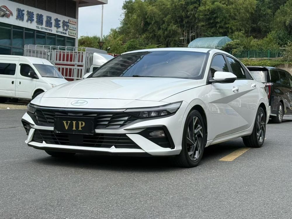 Hyundai Elantra 2023 — фото автомобиля