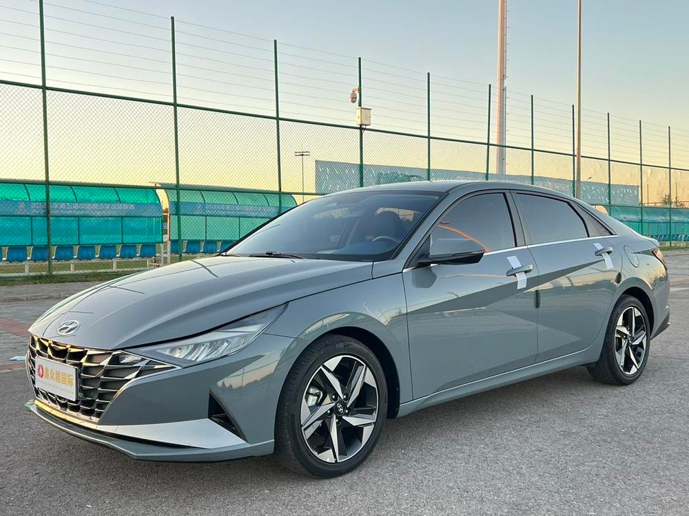Hyundai Elantra 2022 — фото автомобиля