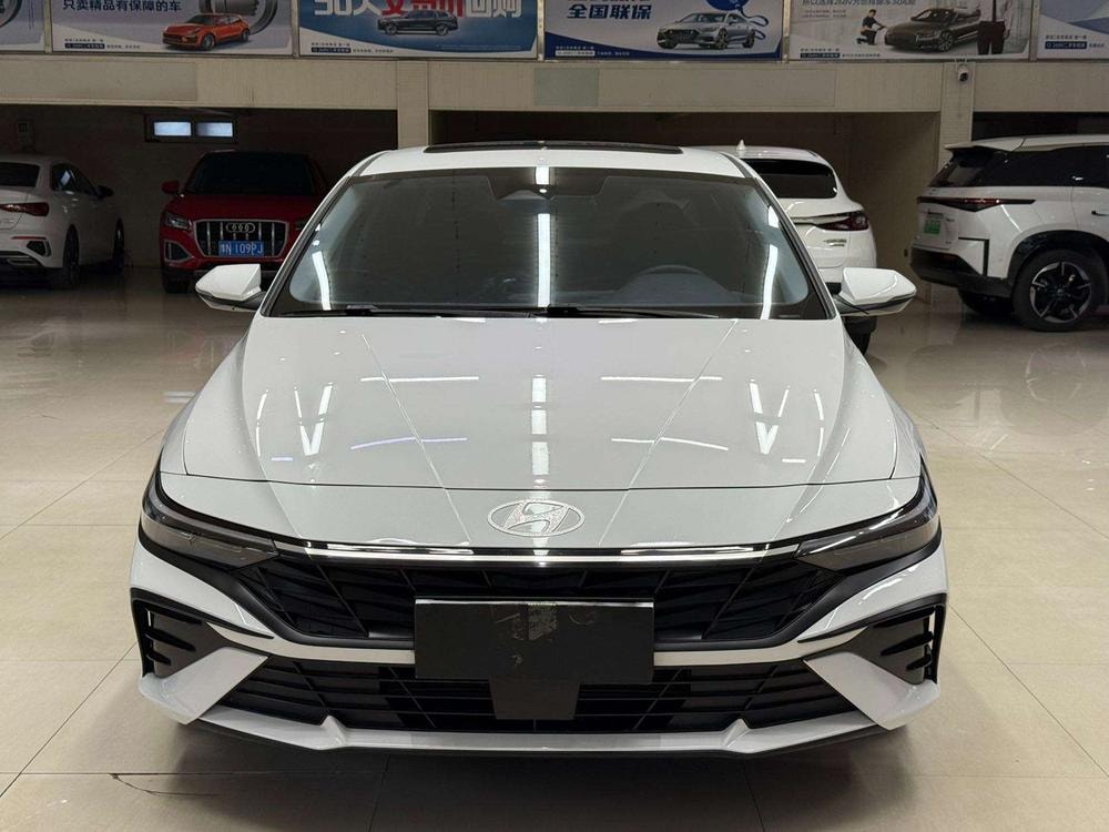 Hyundai Elantra 2023 — фото автомобиля